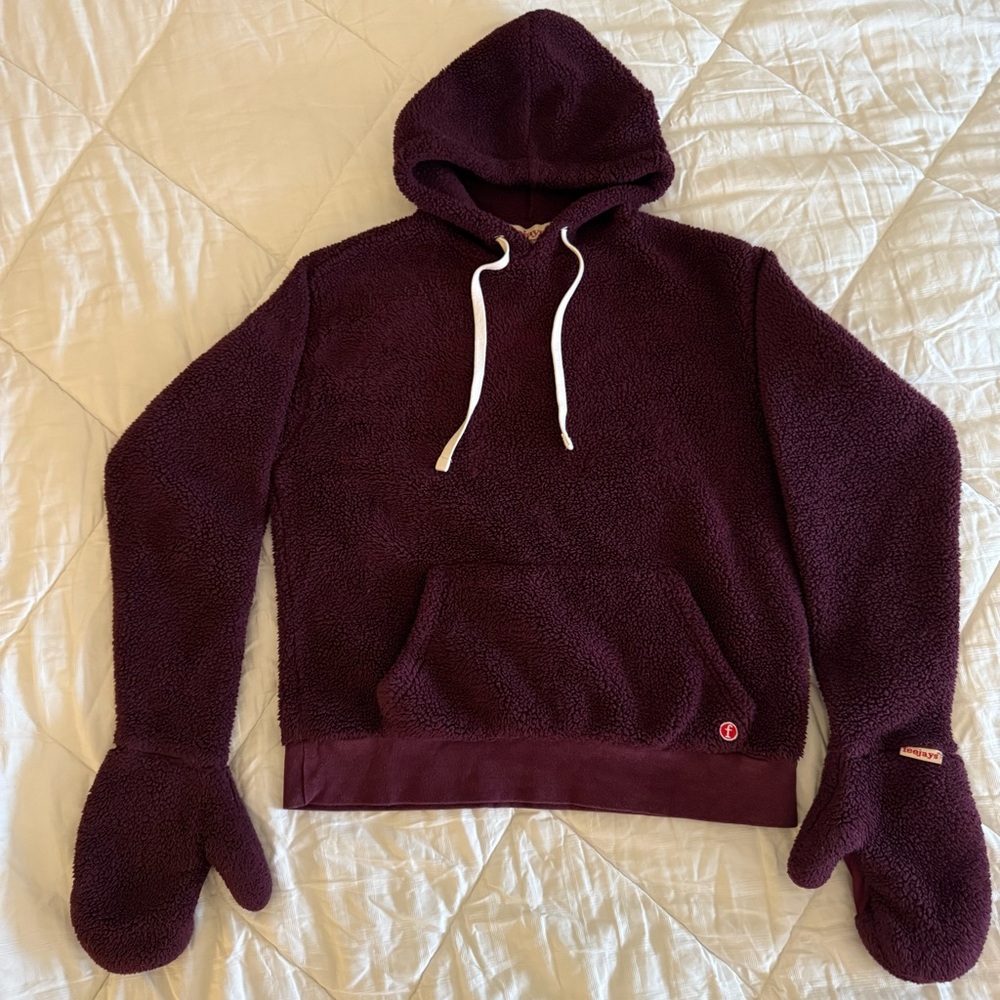 Feejays Cozy Burgundy Hoodie With Attached Mittens! Size Small. Used